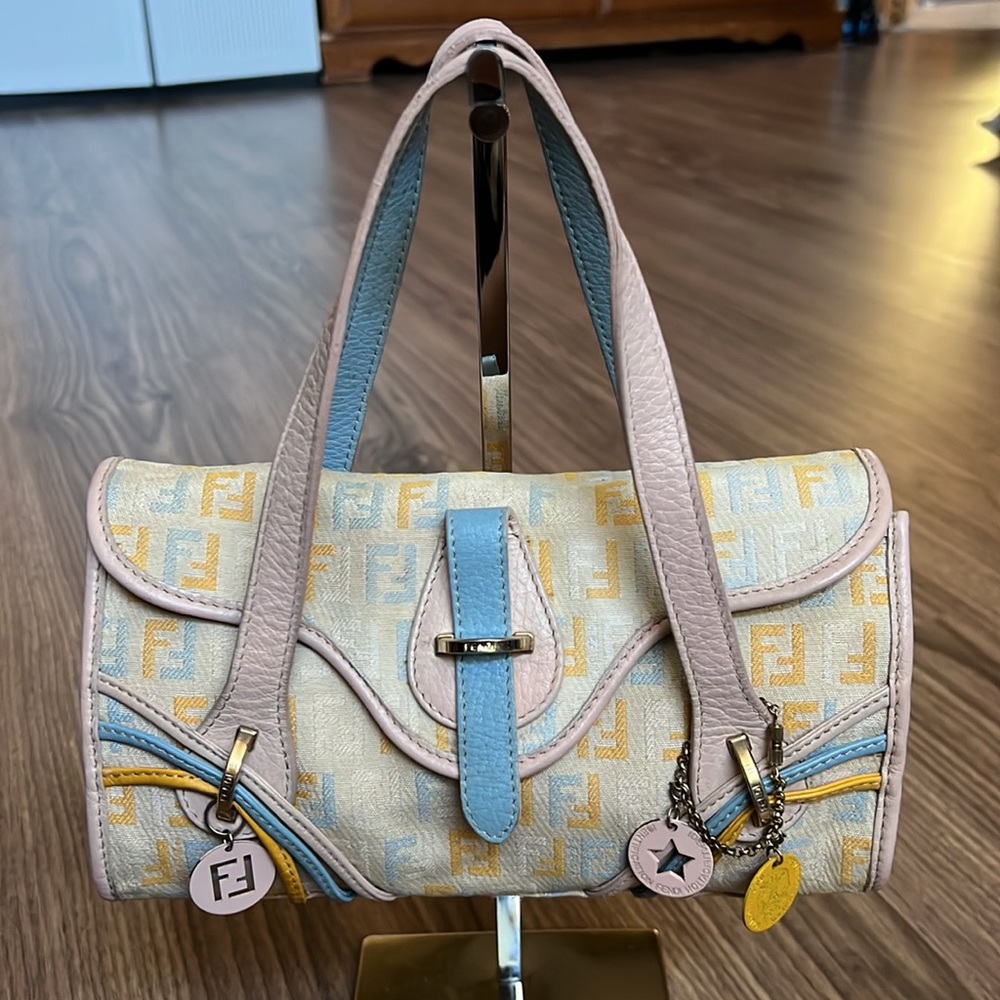 💯 % authentic Fendi limited tote bag